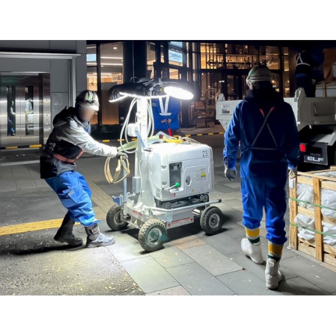 Turn de lumina santiere 4x300W - 212.000 lumeni – 4,1 m inaltime - cu carucior 